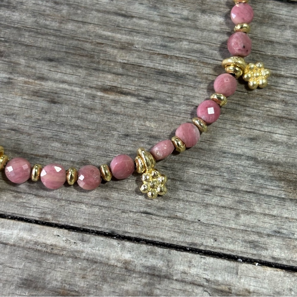 Rhodonite Beaded Pink & Gold Flower Bracelet - Picture 3 of 6